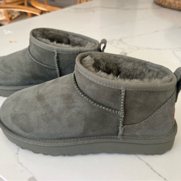 Uggs Ultra Mini Moss Green - size 9 NWT - Picture 5 of 5
